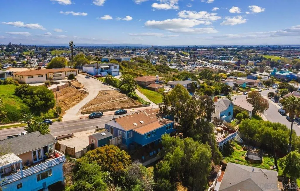 5234 Roswell, San Diego, California 92114 home-pic-6